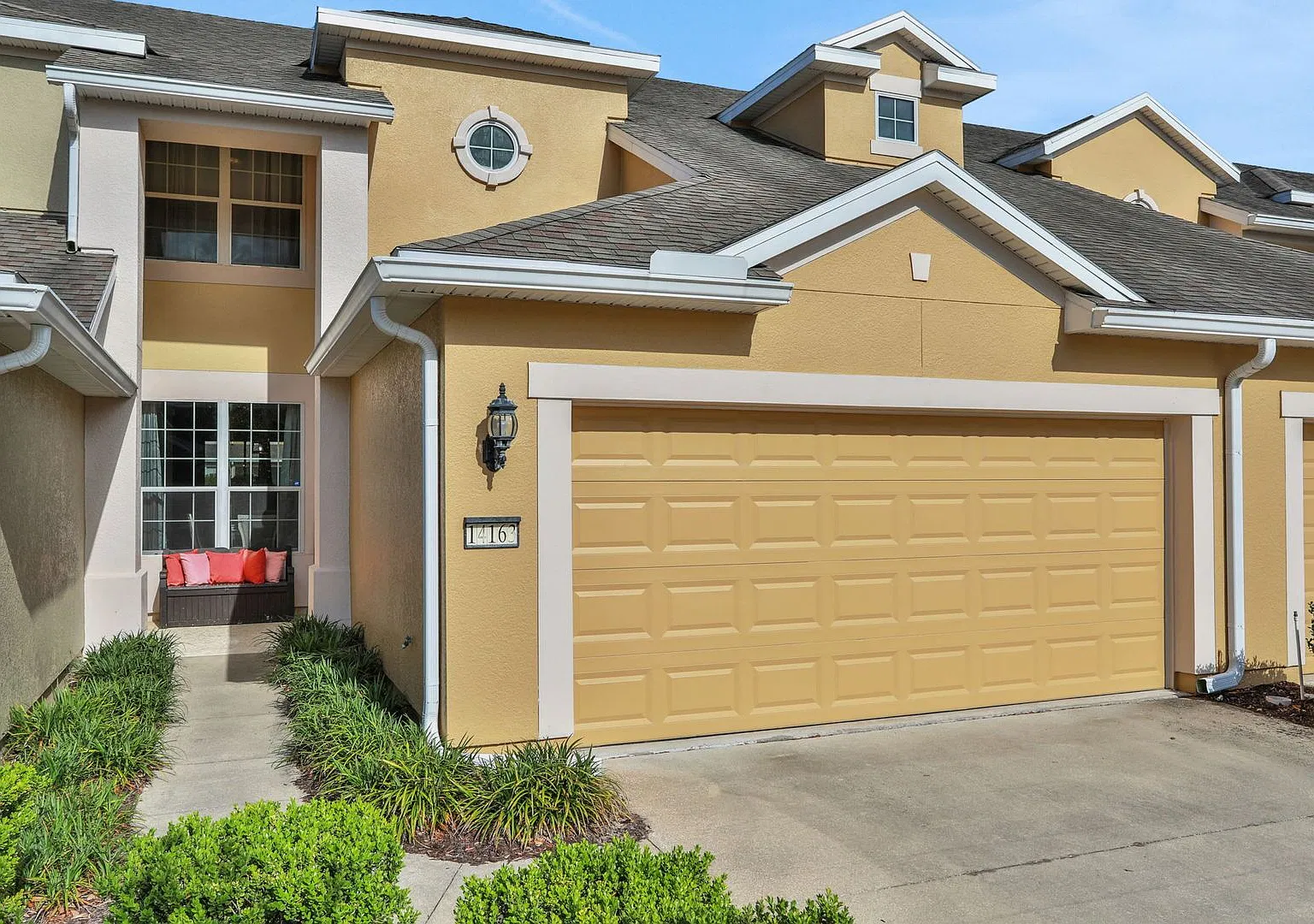 Flagler Station Townhome 3/2.5 - 2 car garage - 2000+ square feet — Photo 2