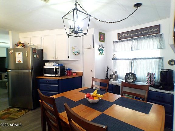 3rd image of 608 E QUEEN CREEK Court