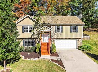 1048 Saint Clair Ln, Christiansburg, VA 24073