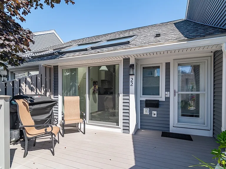 22 Oceanside Dr #22 — Photo 8