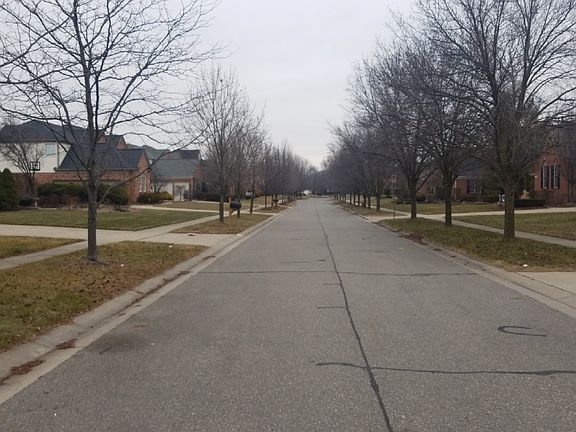 4th image of 466 Lenox Dr