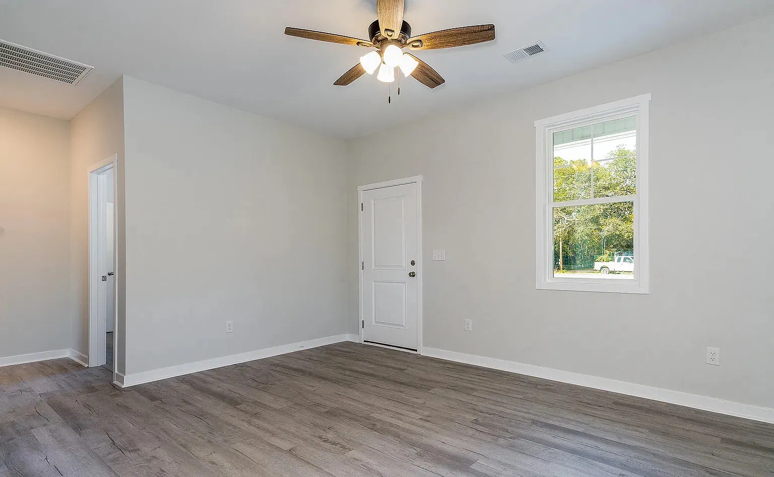 2 bed, $1,600 — Photo 4