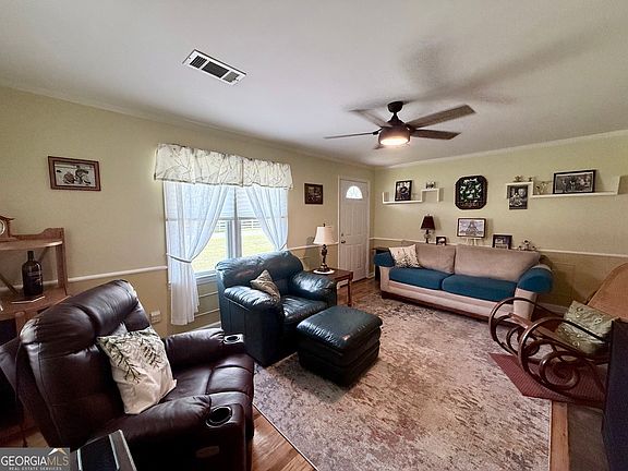5th image of 301 E Willow Lake Dr