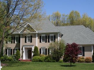 12 Turnberry Ln, Avon, CT 06001