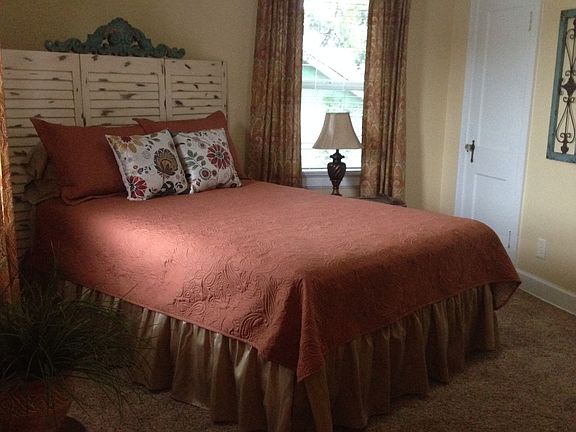 2nd image of 201 E 14th St