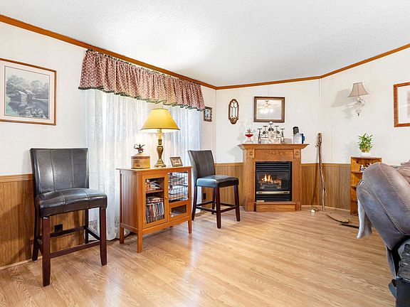 5th image of 706 Mountain Meadow Dr