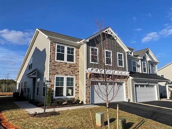 2nd image of 468 Bayberry Ln