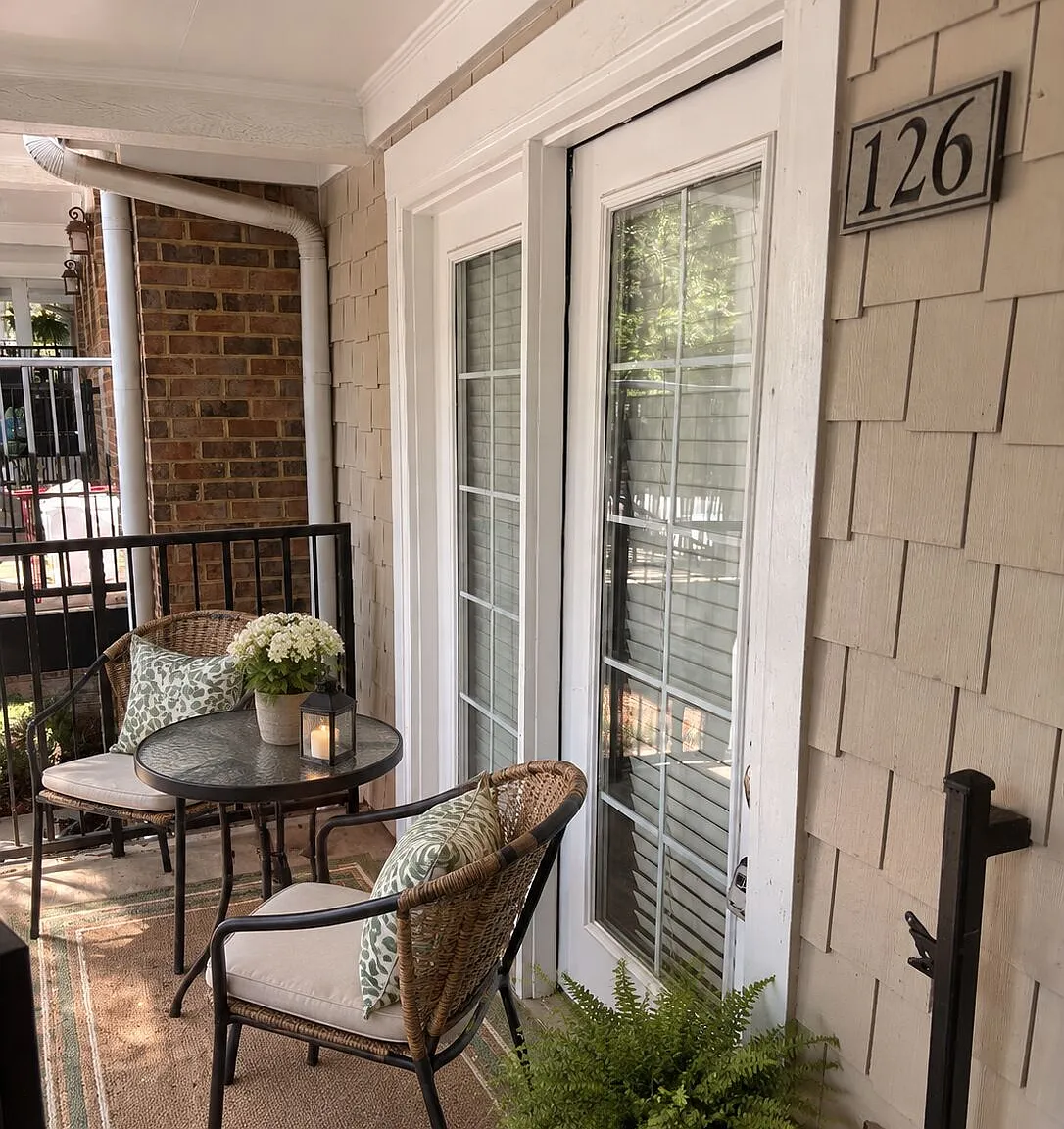2 bed, 2.5 bath, 1168 sqft, $1,600 — Photo 2