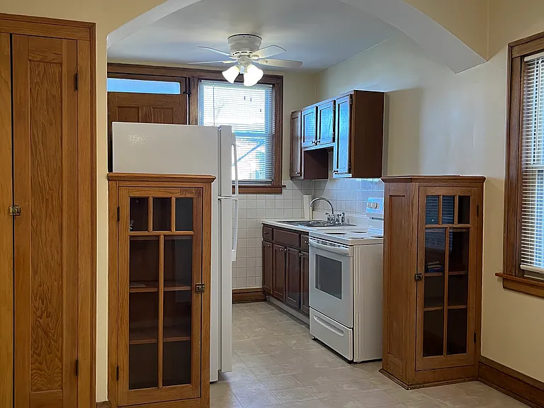 5202 W Henderson St — Photo 1