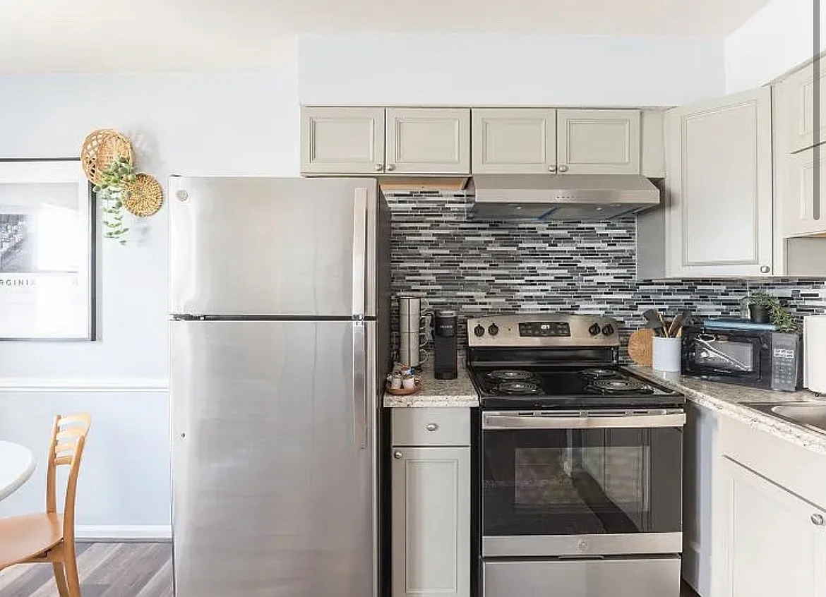 2 bed, 850 sqft, $1,795 — Photo 1