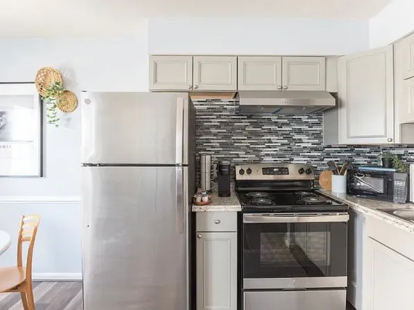 2100 Arctic Ave APT 14, Virginia Beach, VA 23451