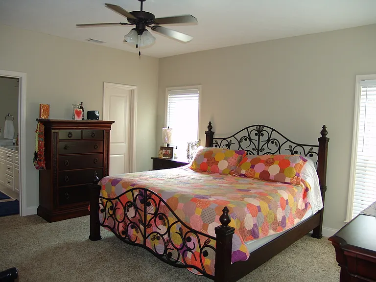 1038 Barrett Dr — Photo 10