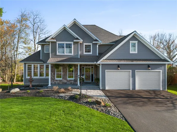 1174 Sapphire Dr, Endicott, NY 13760