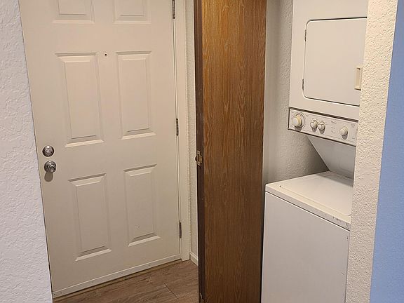 4th image of 404 Railroad Ave #15
