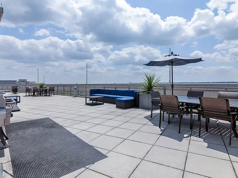 Rooftop Lounge and Grilling Area