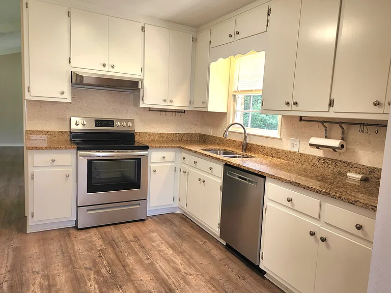 1482 Wesley Dr — Photo 35