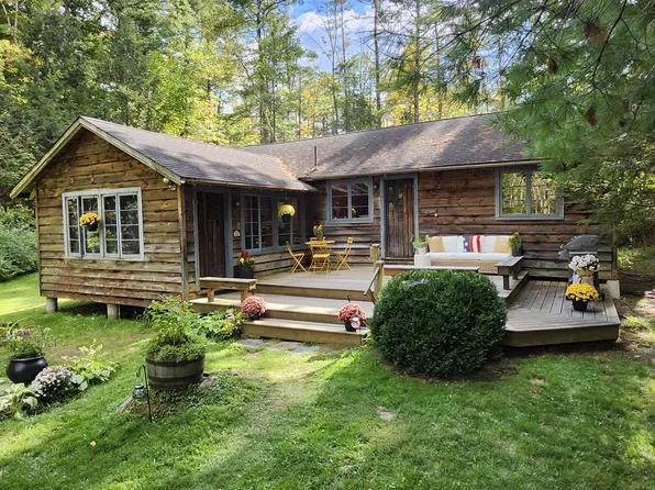 17 Beachwood Dr, Stockbridge, MA 01262