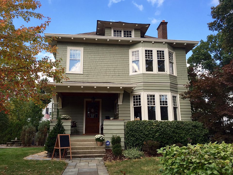 1st image of 1866 W 1st Ave