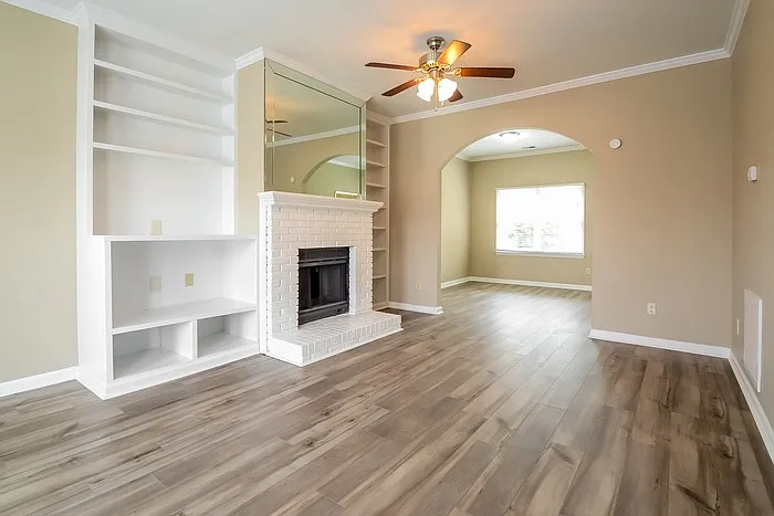 1205 Hillsboro Ln — Photo 4
