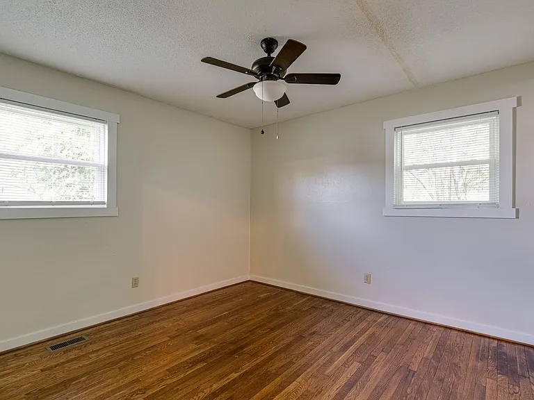 324 Loop Rd — Photo 6