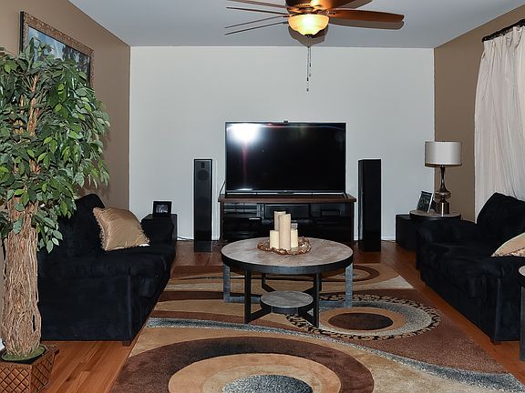 5th image of 13112 W Yorkshire Ln