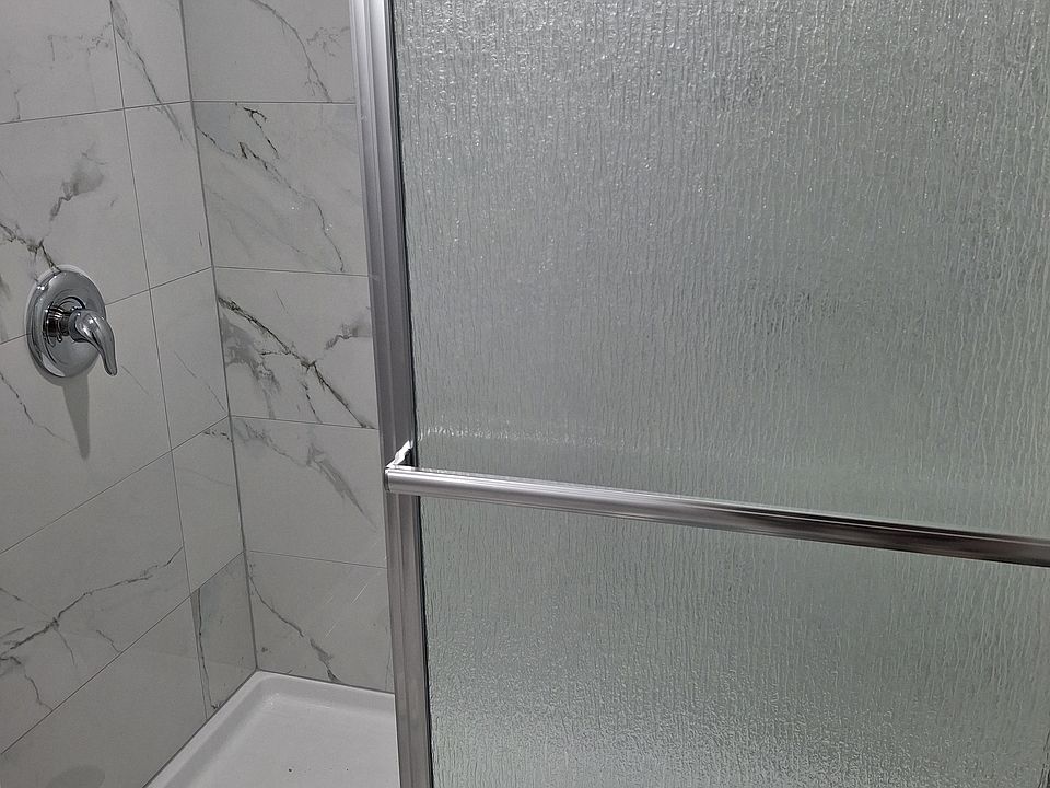 Shower Apt $6