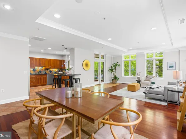 7405 Arlington Rd APT 203, Bethesda, MD 20814