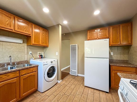 5th image of 1431 12th St APT D