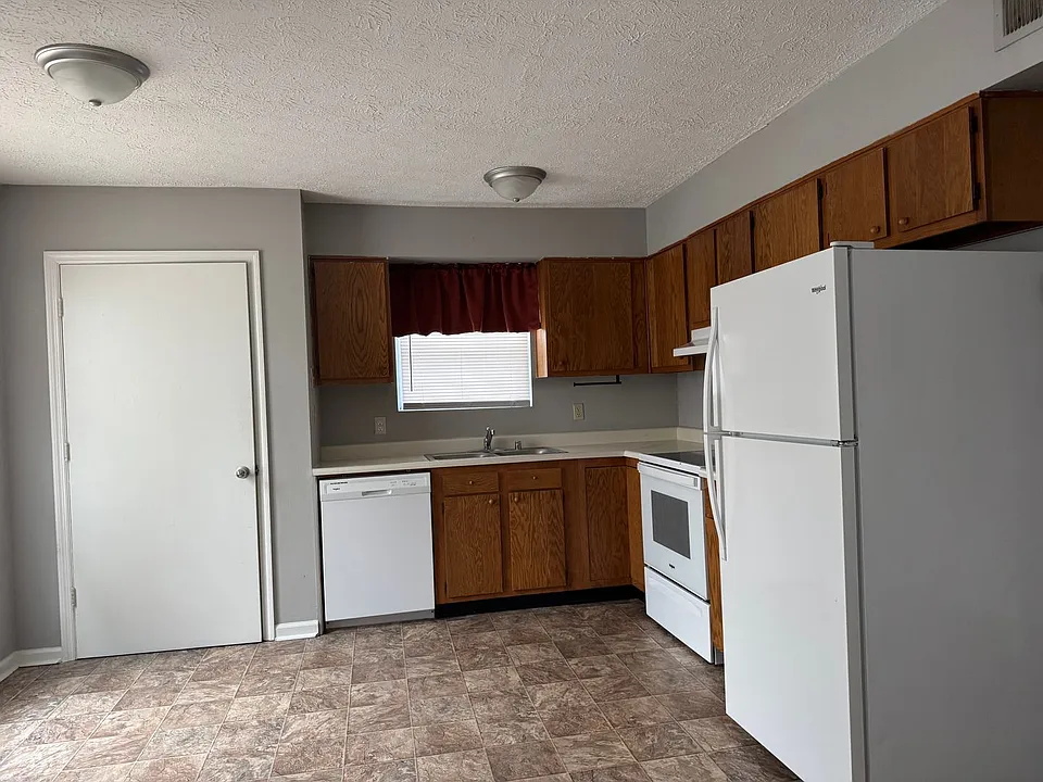 163 & 165 Westside Dr
