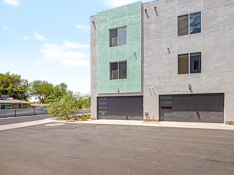 2601 E Clarendon Ave #9 — Photo 5
