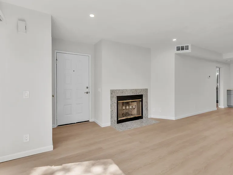5226 Hemlock St #35 — Photo 7
