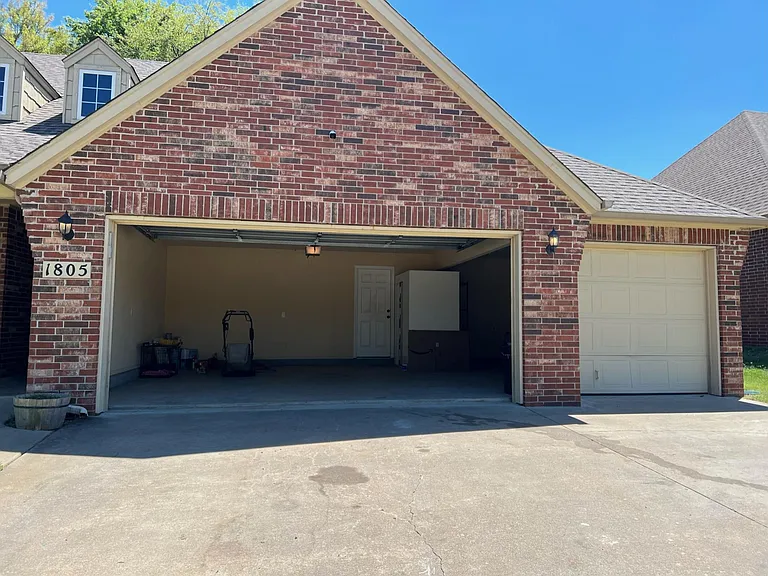 1805 E Jacksonville St — Photo 52