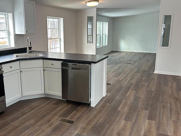 4th image of 701 Cassel Rd