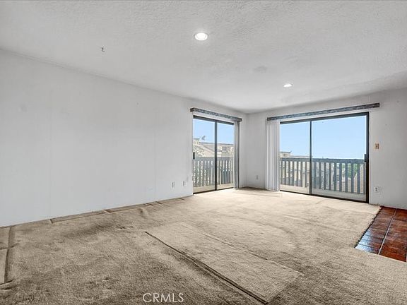 5th image of 2298 Rose Ave #302