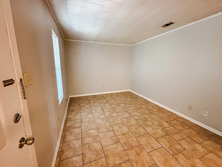 318 Porter Ave — Photo 10
