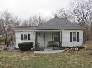 205 N Cleveland Ave, Thayer, IL 62689