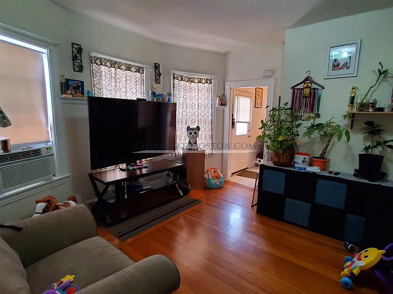 368 Crescent St #1 — Photo 9