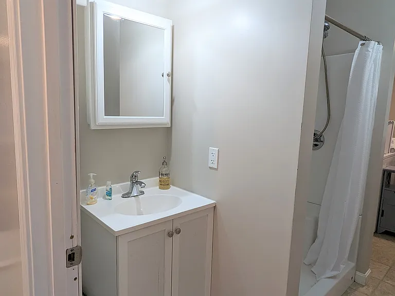 18 Wentworth Ave — Photo 23