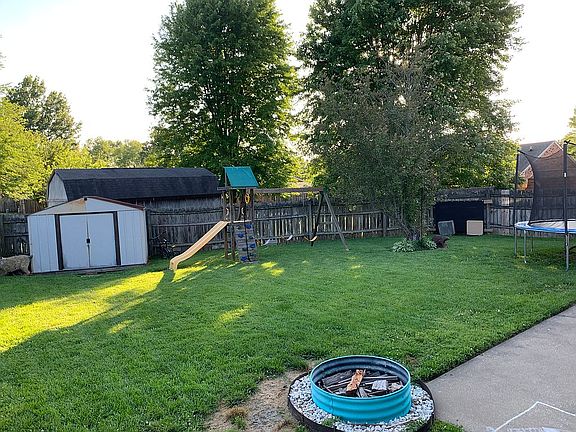 4th image of 4108 Farmington Ct
