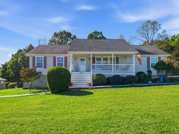 1086 Blackwater Hills Dr, Glade Hill, VA 24092