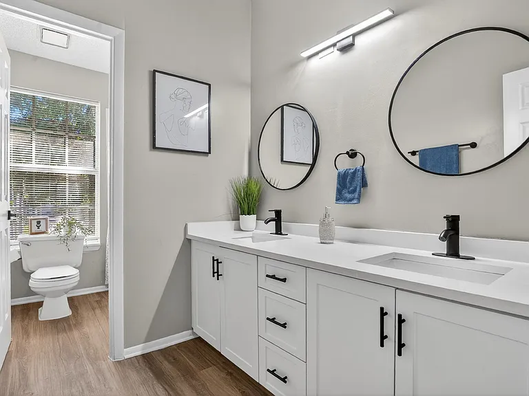 Oakwood Townhomes — Photo 12