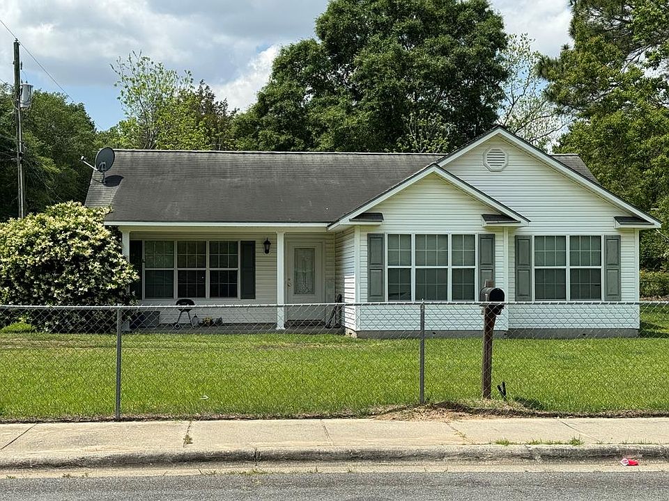 1st image of 301 McDonald Ave N