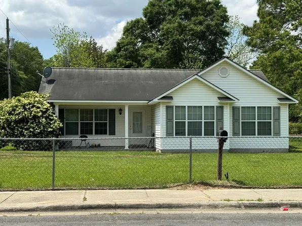 301 McDonald Ave N, Douglas, GA 31533