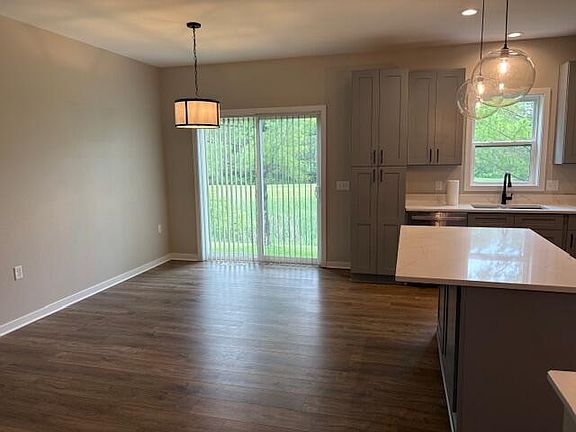 4th image of 304 Riverside COURT