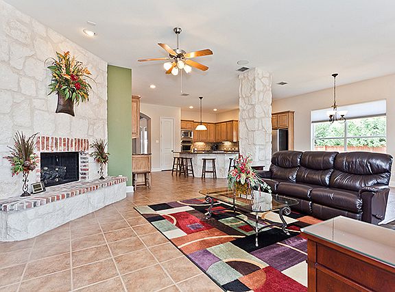 4th image of 801 Echo Dr