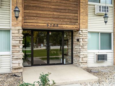 9209 Potter Rd APT 2F, Des Plaines, IL, 60016