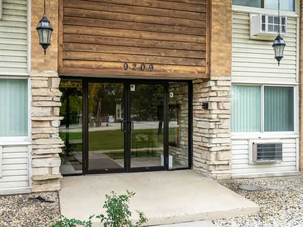 9209 Potter Rd APT 2F, Des Plaines, IL 60016