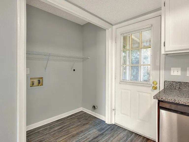 1860 Avenue Q SW — Photo 14