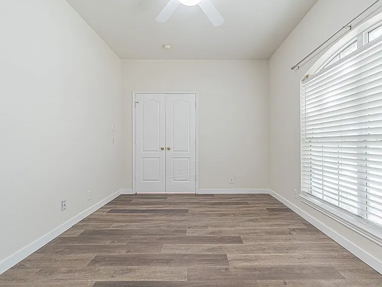 213 Tapwood Ln — Photo 38