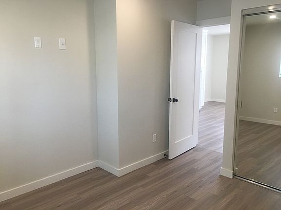 5th image of 1451-1451 1/2 & B Hornblend St #A